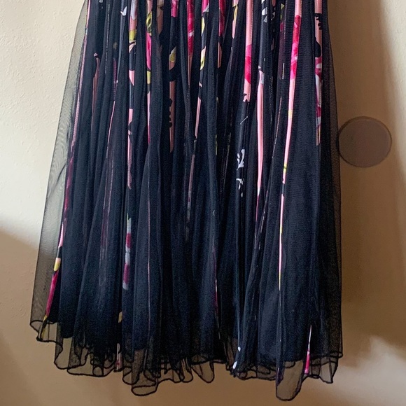 JS Collections Social Dress - Picture 6 of 8